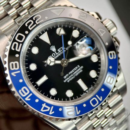 Rolex GMT-Master II 126710BLNR Batman black dial close-up blue black ceramic bezel GMT hand date display